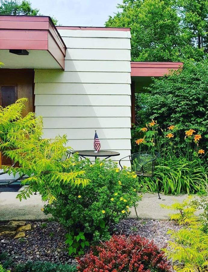 The Usonian Inn Llc 春绿村 外观 照片