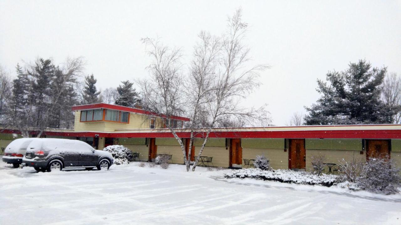 The Usonian Inn Llc 春绿村 外观 照片